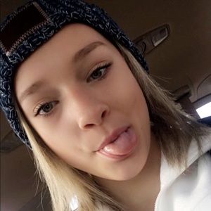 Meet your Posher, Ella